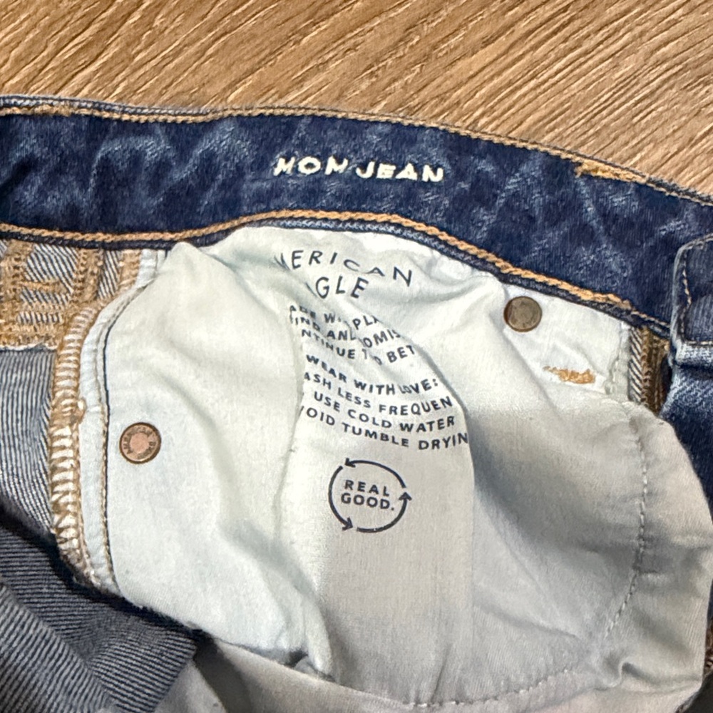 American Eagle Outfitters High-Rise Mom Jeans - Picture 5 of 9